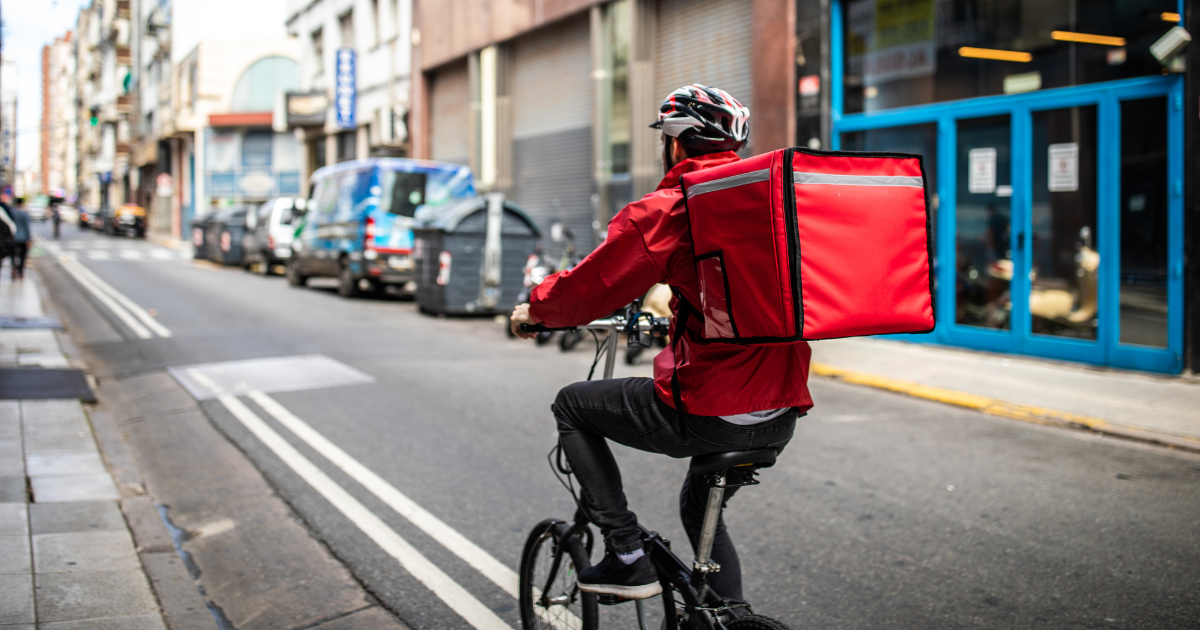 Πόσα Βγάζει Ένας Courier στην Ελλάδα το 2025; – Ρεαλιστικά Μηνιαία Έσοδα σε Wolt & eFood